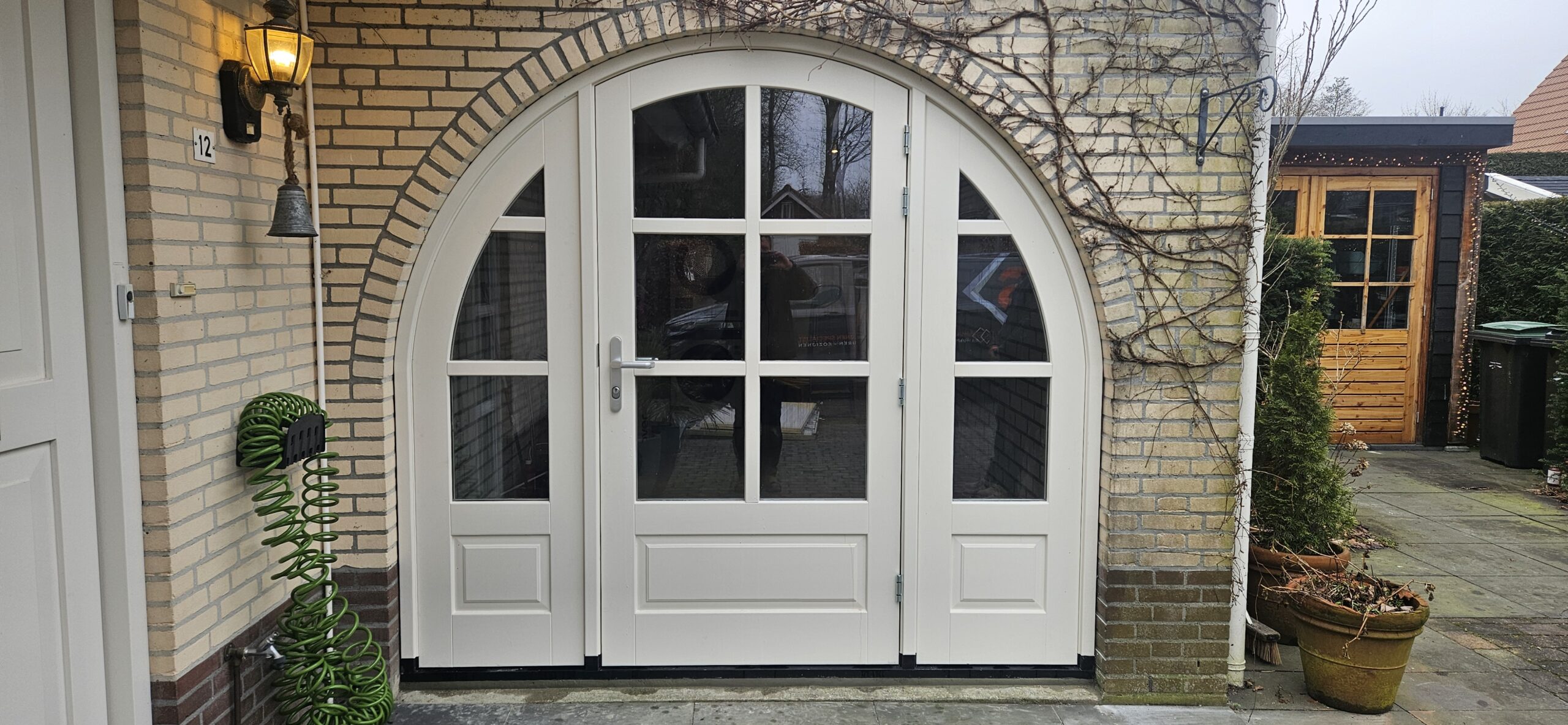 Garagedeur nieuwe situatie buitenkant